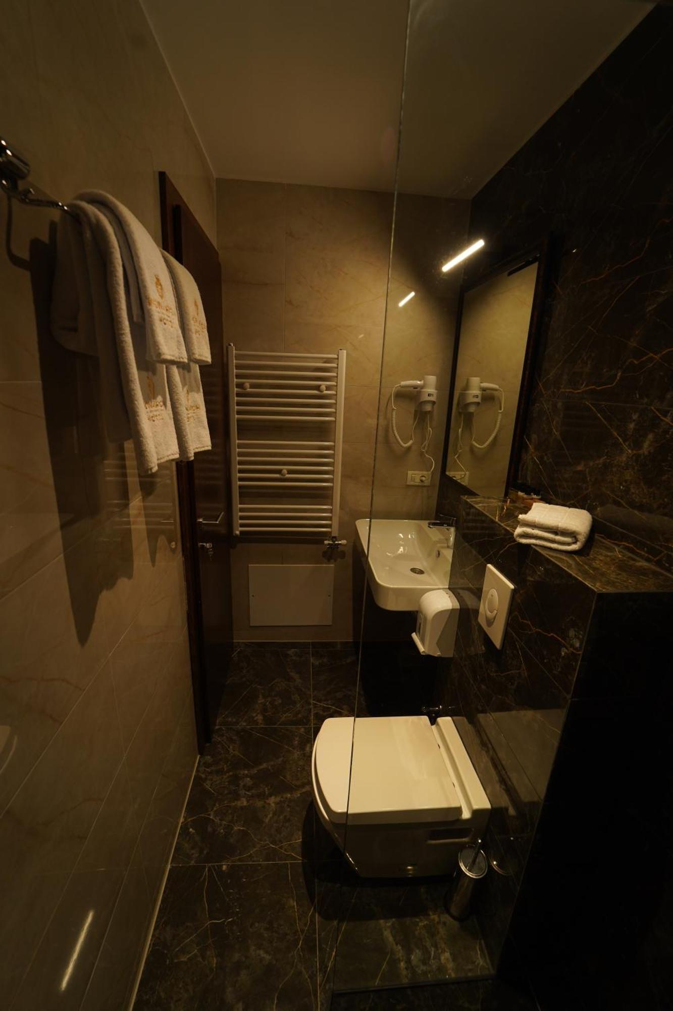 Monarch Hotel Prizren Eksteriør billede