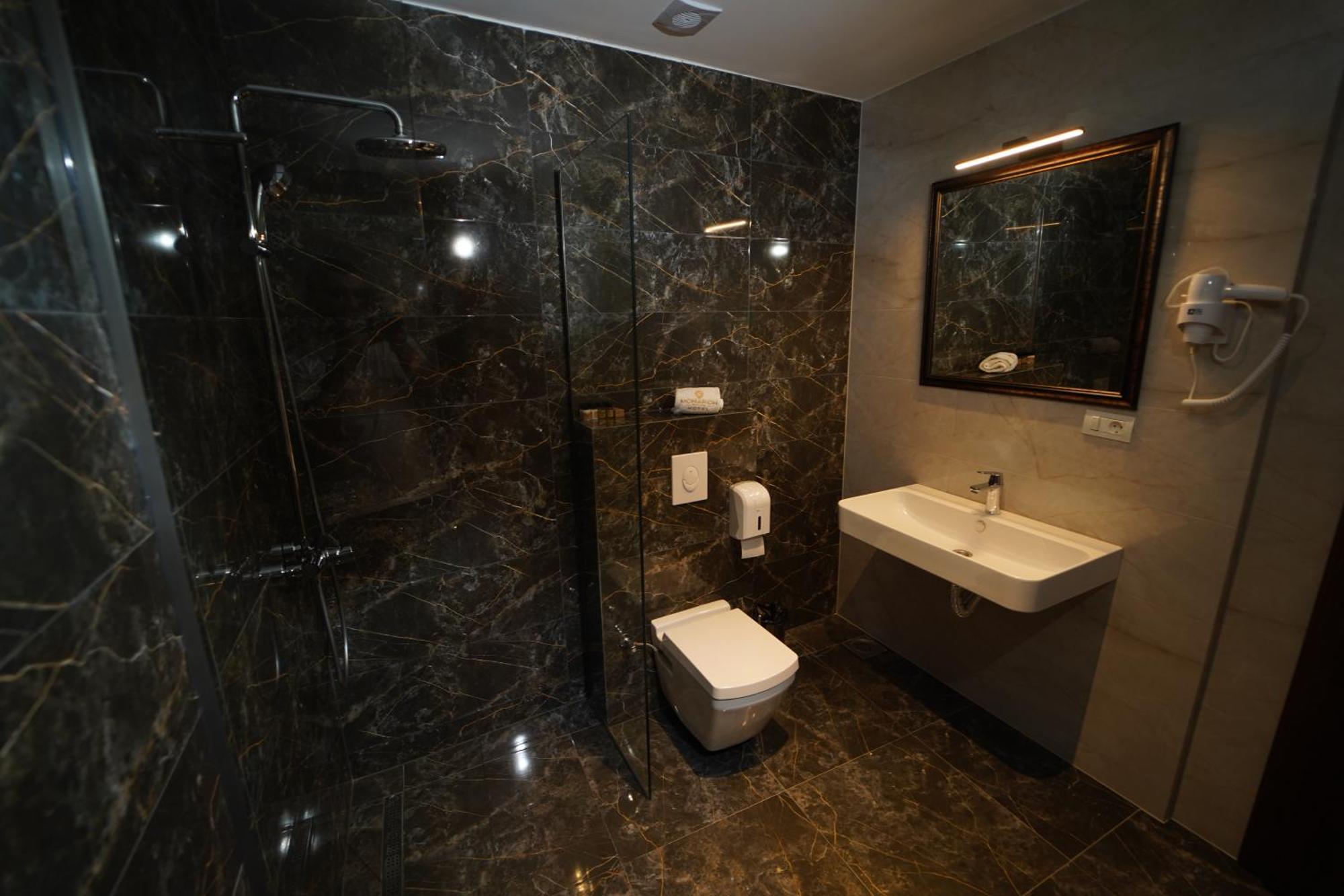 Monarch Hotel Prizren Eksteriør billede