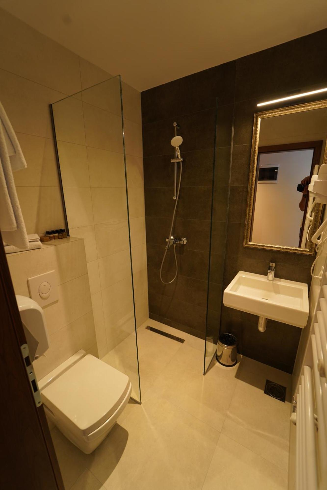 Monarch Hotel Prizren Eksteriør billede