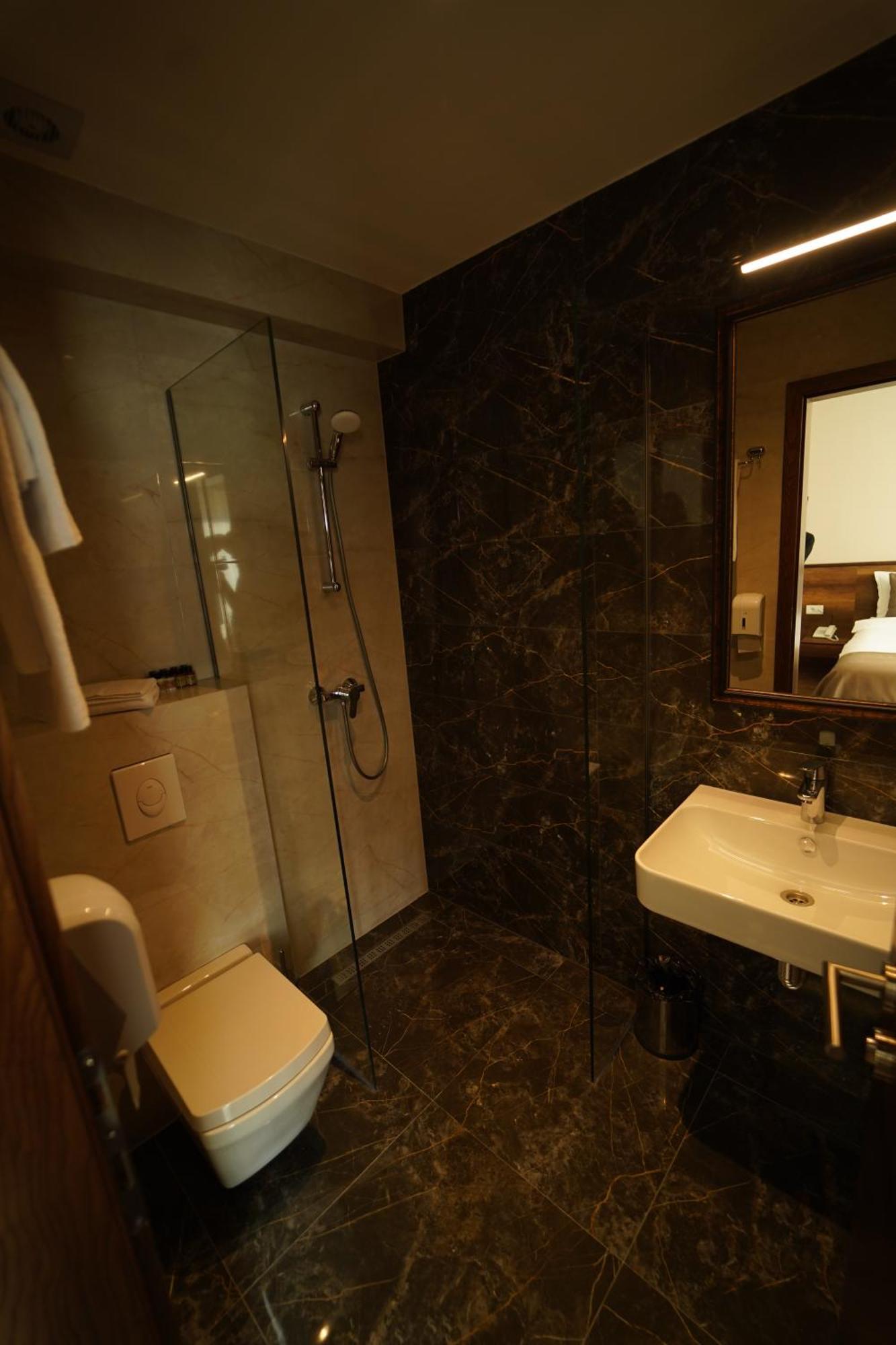 Monarch Hotel Prizren Eksteriør billede